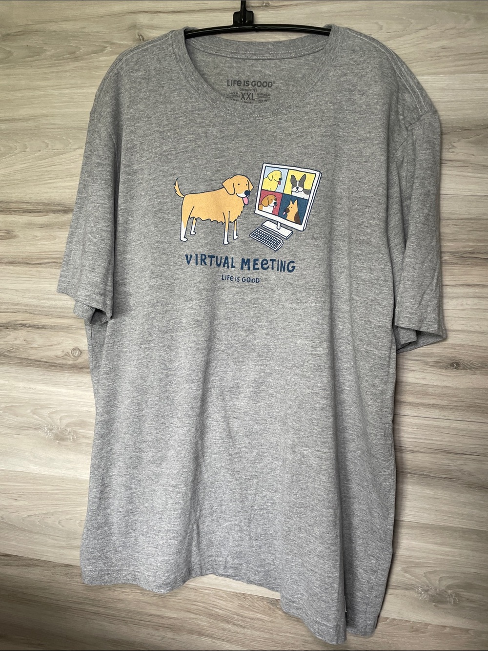 EUC- Men's Life is Good Crusher SS Graphic Tee, Virtual Meeting, Dogs